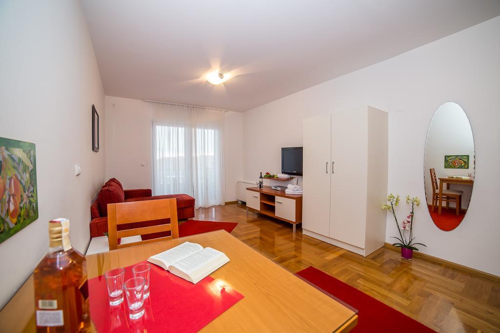 Apartments Kristina Макарска Екстериор снимка