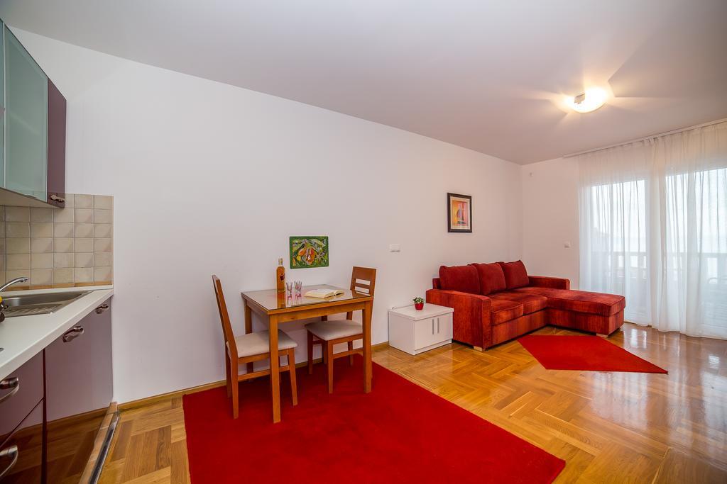 Apartments Kristina Макарска Екстериор снимка