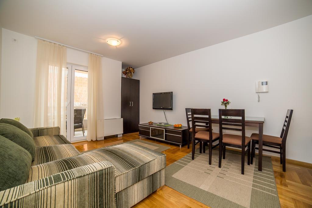 Apartments Kristina Макарска Екстериор снимка