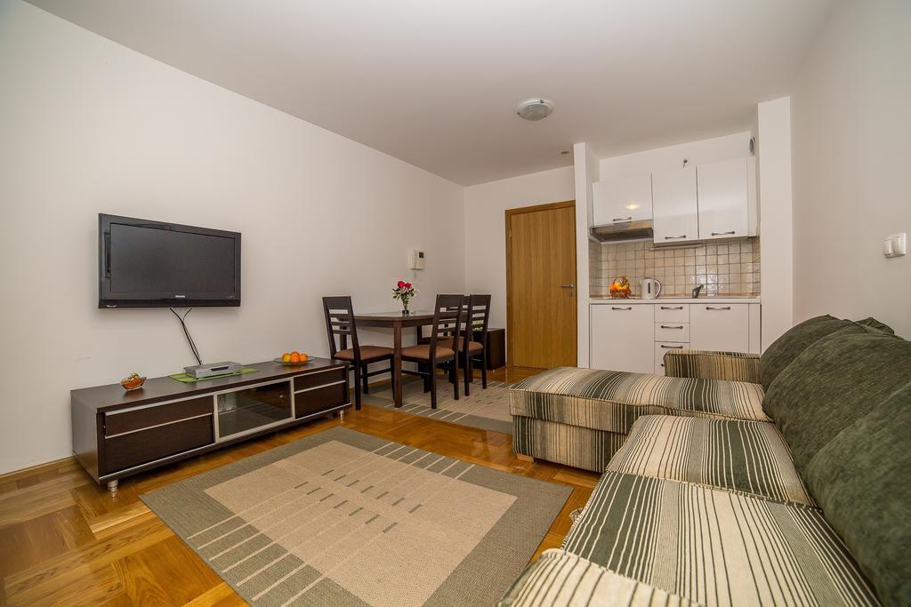 Apartments Kristina Макарска Екстериор снимка
