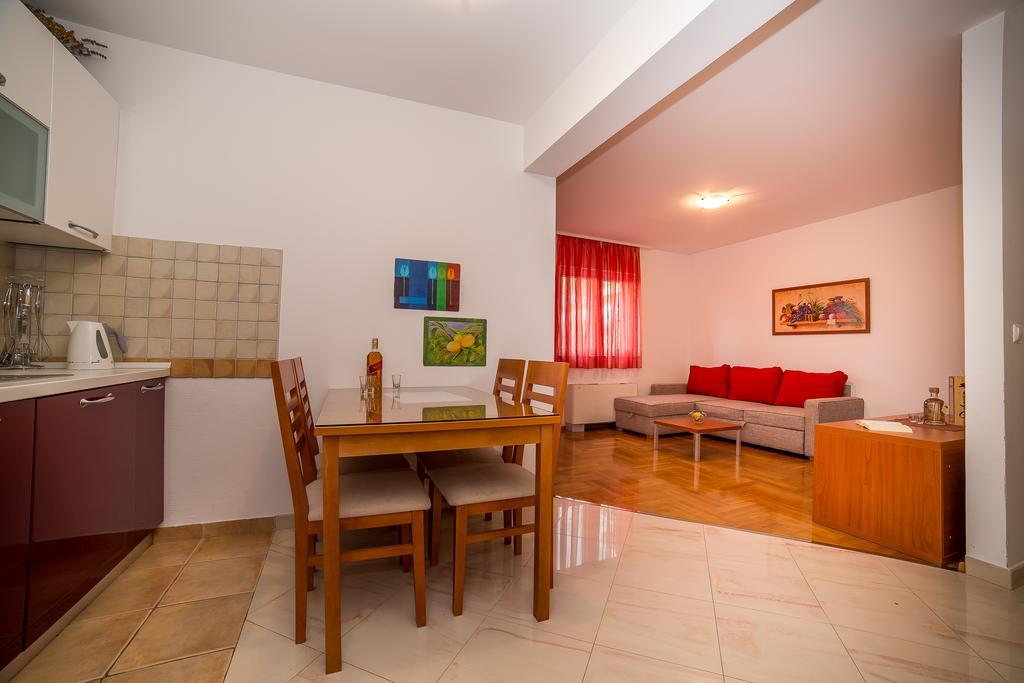 Apartments Kristina Макарска Екстериор снимка