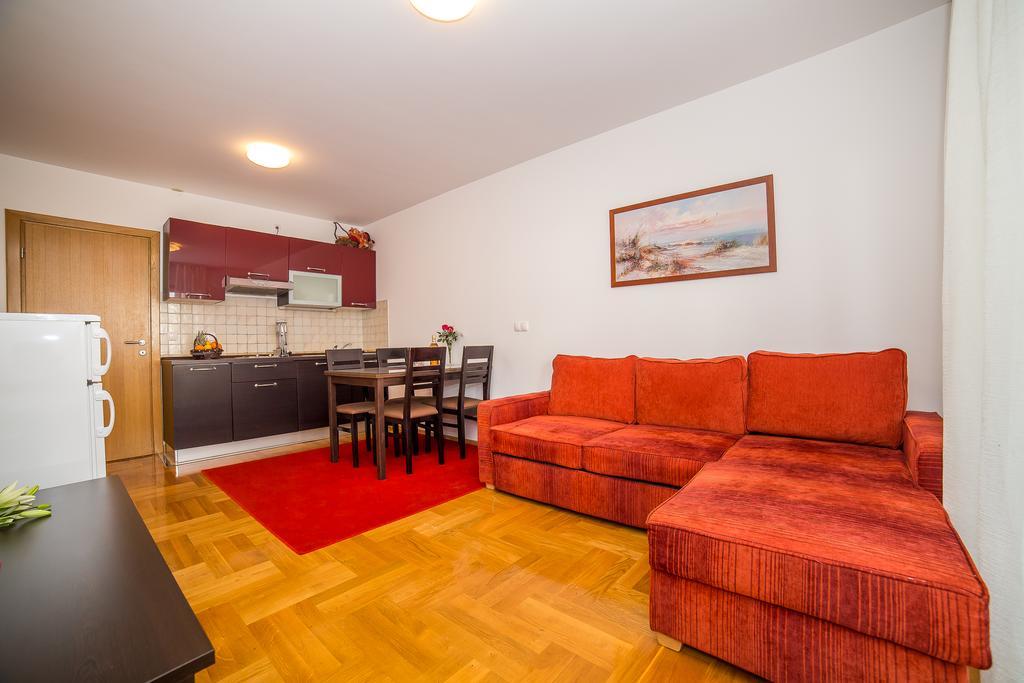 Apartments Kristina Макарска Екстериор снимка