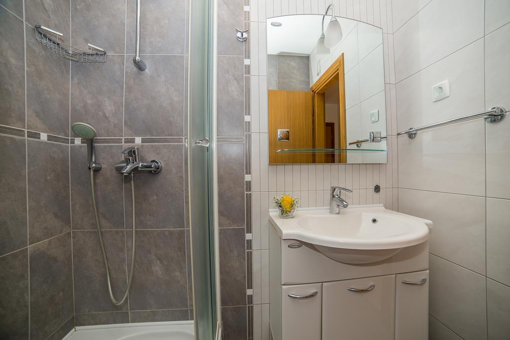 Apartments Kristina Макарска Екстериор снимка
