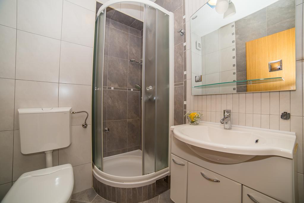 Apartments Kristina Макарска Екстериор снимка