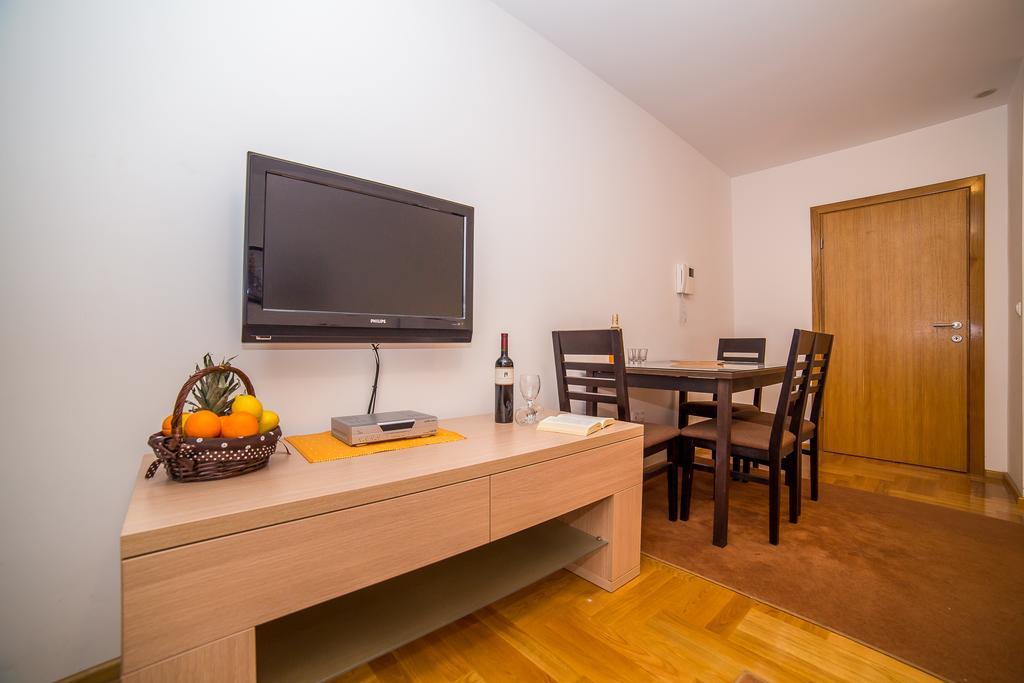 Apartments Kristina Макарска Екстериор снимка