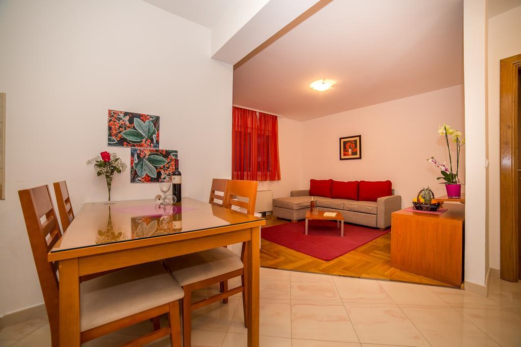 Apartments Kristina Макарска Екстериор снимка