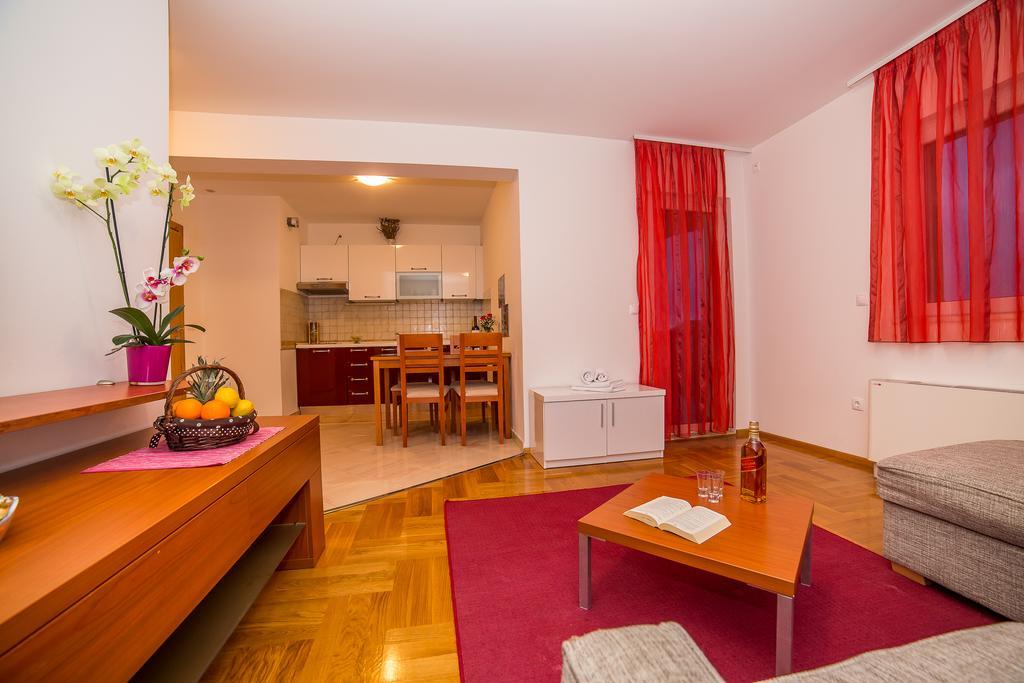 Apartments Kristina Макарска Екстериор снимка