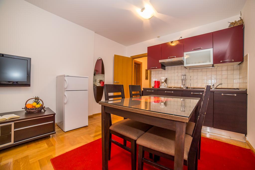 Apartments Kristina Макарска Екстериор снимка