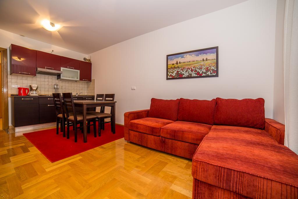 Apartments Kristina Макарска Екстериор снимка