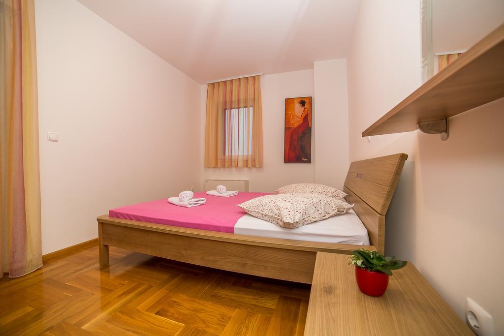 Apartments Kristina Макарска Екстериор снимка