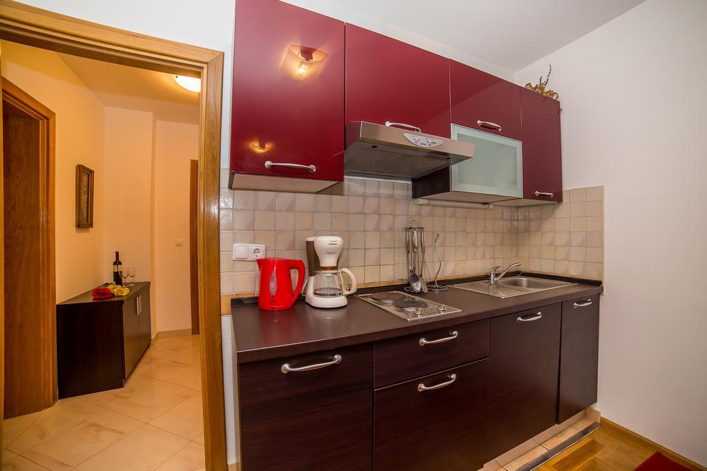 Apartments Kristina Макарска Екстериор снимка
