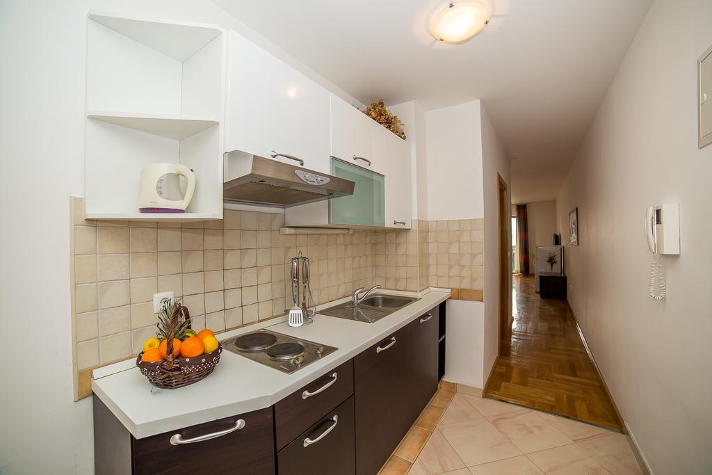 Apartments Kristina Макарска Екстериор снимка