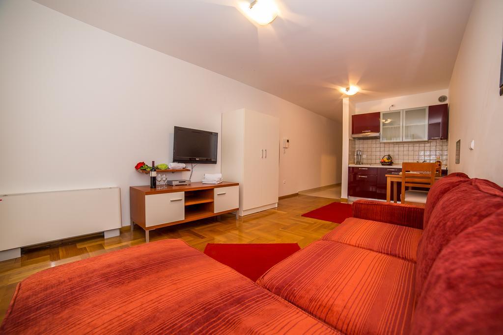 Apartments Kristina Макарска Екстериор снимка